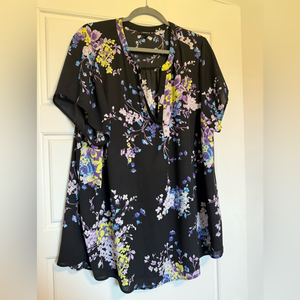 Torrid Black and floral top size 3